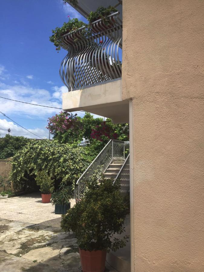 Guesthouse On Zheleznodorozhnaya スフミ エクステリア 写真